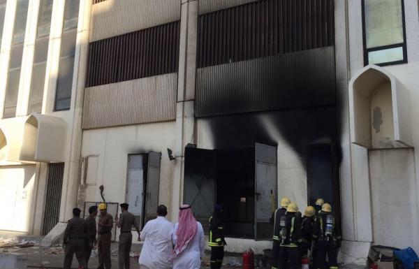 بالصور: حريق بمقر شركة توريد سيارات في جدة يسفر عن اخلاء ربع ألف شخص بالصور: حريق بمقر شركة توريد سيارات في جدة يسفر عن اخلاء ربع ألف شخص