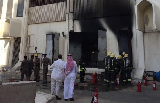 بالصور: حريق بمقر شركة توريد سيارات في جدة يسفر عن اخلاء ربع ألف شخص بالصور: حريق بمقر شركة توريد سيارات في جدة يسفر عن اخلاء ربع ألف شخص