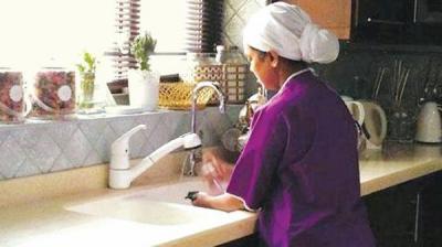 السعودية: خادمة تضرب كفيلتها حتى الموت .. وهذا ما حصل!