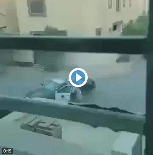 عاجل: رجال شرطة سعوديين بالرياض يتصدون لارهابيين قبل ان يفجروا انفسهم باحزمتهم الناسفة (فيديو)