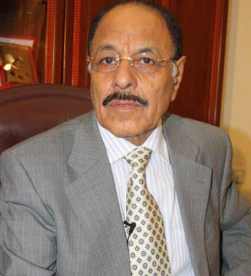 الفريق علي محسن الاحمر شقيق الراحل الشيخ محمد صالح الاحمر