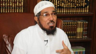 وفاة زوجة الداعية السعودي سلمان العودة واحد ابناءه بحادث مروري مروع.. وهذا ماقاله العودة بعد وفاتها!