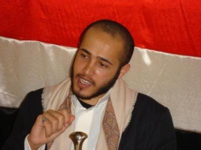 مُنظر الحوثيين المنشق شائف أحمد العميسي: الحوثي دفع بخلاياه النائمة بصنعاء إلى ساحة التغيير وانشأ جماعة الصمود هناك ووجههم لمخالفة قرارات الثوار وإيران سخرت إعلامها لصالحهم..