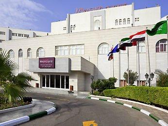فندق ميركيور عدن ينفي مزاعم قناه العقيق بوقوع هجوم مسلح بالفندق