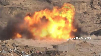 الحوثييون يبثون مشاهد نسف طقم ومدرعة بموقع العشة العسكري بالسعودية (صور)