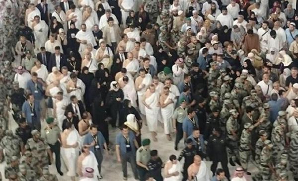 شاهد: لحظة تطويق أردوغان بالحرم المكي