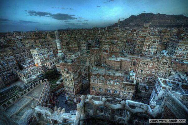 صنعاء تشهد حالة غليان كبيرة بسبب ازمة الرواتب (اسماء المؤسسات)