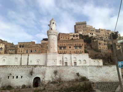 عناصر مسلحة تهاجم اكبر مسجد أثري في المحويت وتسطوا على مخطوطات بقيمة تفوق الـ"150" مليون ريال