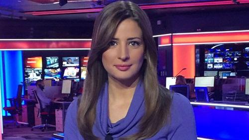 شاهد.. مذيعة "العربية" تتعرض لموقف محرج على الهواء