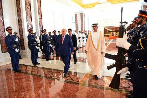 صحيفة سعودية ترصد التفاصيل بعد زيارة مفاجئة لأبوظبي وتتسائل: من يفجر الخلافات بين "هادي" والإمارات في اليمن؟