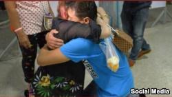 جمعهما فيسبوك.. أم تلتقي بابنها بعد غياب 33 عاما