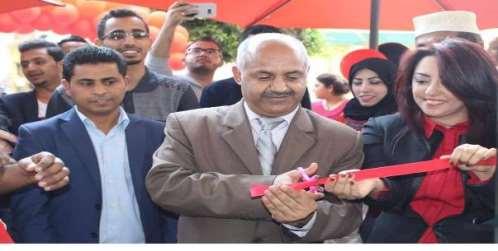 ناشطة يمنية بالخارج تفاجئ اليمنيين بمشروع ضخم يثير إعجابهم (صور)