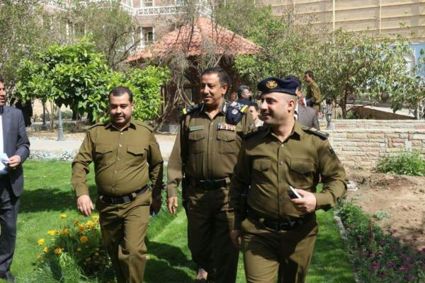 مفاجأة: المنشد الحوثي عبدالعظيم عزالدين برتبة عقيد (صورة)