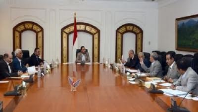 حكومة صنعاء ترد على حكومة عدن وتهاجم بن دغر بشان الموارد (تفاصيل)