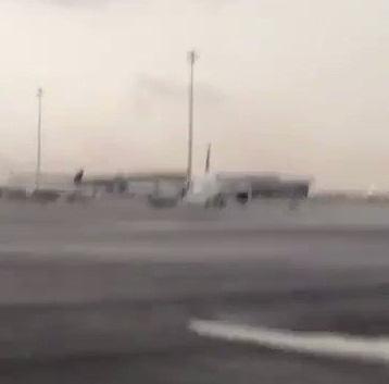 شاهد بالفيديو والصور.. آثار الضربة على مطار الملك خالد بالسعودية