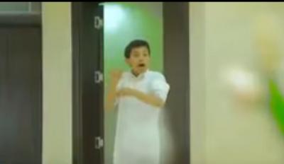 فيديو مقطع فيديو مؤثر لطفل ينصح والده بعدم التكاسل عن الصلاة
