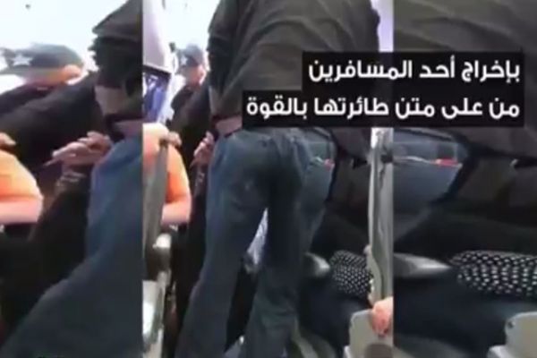 مليار دولار خسارة شركة "يونايتد إيرلاينز" بسبب طردها لأحد ركابها الاسيويين