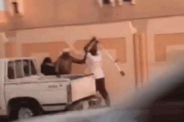 المقطع كامل لفيديو مؤلم  لـ #شاب_يعتدي_على_والديه بالسعودية