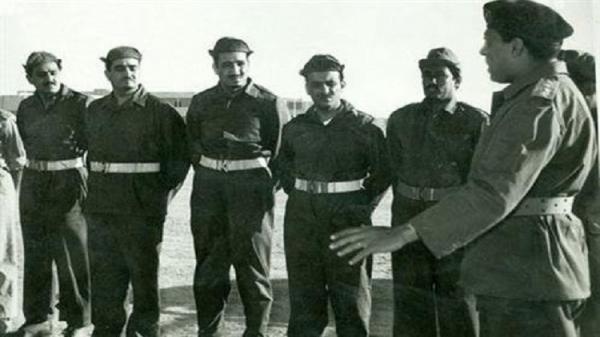 شاهد صورة قديمة ونادرة للملك سلمان والملك فهد أثناء تطوعهما في مصر عام 1956