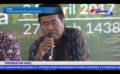 وفاة أحد أشهر قراء إندونيسيا أثناء تلاوته آيات سورة الملك (فيديو)