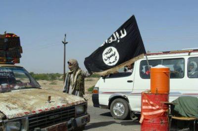 “القاعدة” في اليمن تتوعد بنقل المعركة إلى كل البلاد، والجيش يدمر احد مواقع اتصالاتها