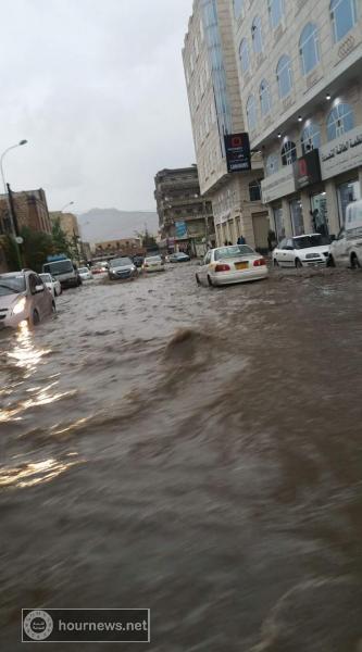 امطار غزيرة على صنعاء توقف حركة المرور.. بعد يوم واحد من اداء المواطنين لصلاة الاستسقاء