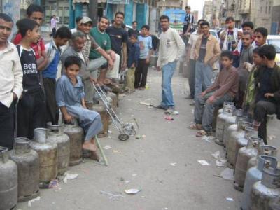 جرعة غير معلنة بصنعاء .. سعر الدبة الغاز يتجاوز 4000 ريال والبترول يصل إلى 5000 ريال