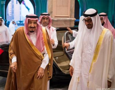 محمد بن زايد يصل السعودية ولقاء مرتقب مع الملك سلمان لبحث تطورات الوضع باليمن