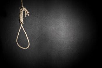  تحقيقات في ملابسات العثور على يمني مشنوقاً داخل ورشة بالدغارير
