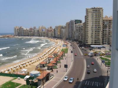 حادثين منفصلين ليمنيين في مصر منهم طفلة في وضع حرج إثر سقوطها من الدور الثامن (تفاصيل)