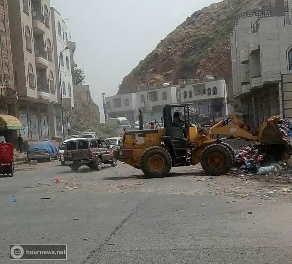 منظمة الإرتفاع تزيل 250 طن من القمامة والمخلفات بتعز 