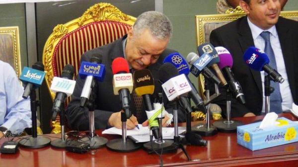 محافظ عدن يكشف عن مشروع جديد تم تدشينه اليوم في عدن