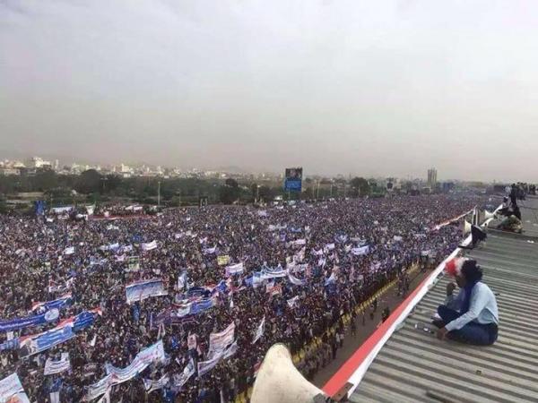 تحليل خطير: ماذا أراد (صالح) من حشد 24 أغسطس الذي أرعب شركائه واخاف (الشرعية) وصدم التحالف واربك حسابات (الإصلاح)