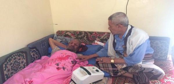 الوزير حازب يخربها على الشرعية.. ويكشف سبب زيارته لقريته الواقعة تحت سيطرة القوات الموالية للتحالف