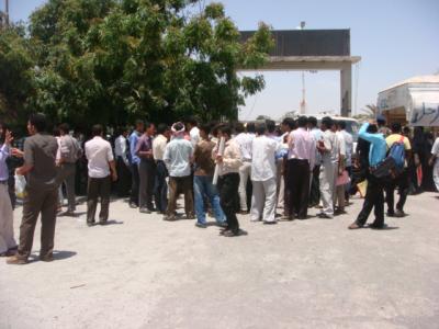 تتواصل اعمال البلطجه في جامعة الحديده والاعتداءات المتكرره واللامسئوله من قبل رئيس الجامعه حسين قاضي وافراد بلاطجتة الذين يرتدون الزي الامني التابعين لشخصه 
