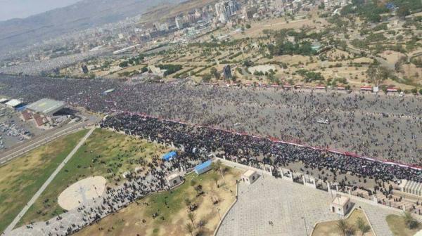 اوضح صورة تكشف حقيقة حجم حشود الحوثيين في ميدان السبعين اليوم الخميس