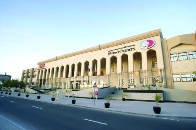 عربي يقضم أذن "مدير" في المحكمة انتقاما لزوجته