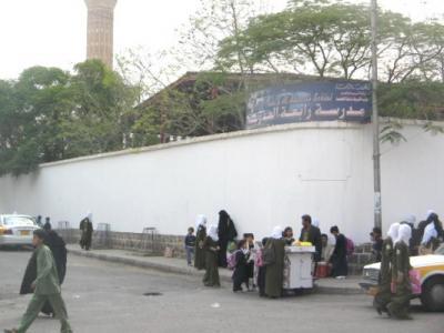 الحوثييون يقتحمون مدرسة «رابعة العدوية» بصنعاء ويفتحون باب التطوع للتدريس