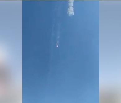 شاهد فيديو جديد واضح وقريب لحظة اسقاط طائرة للتحالف السعوديه صباح اليوم في جدر صنعاء