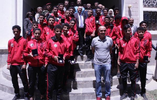 بالصور: صالح يلتقي بعثة المنتخب اليمني للناشئين (نص خطابه)