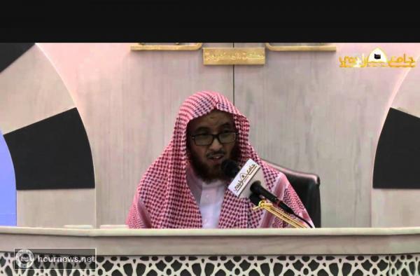 شاهد فيديو.. وفاة الداعية السعودي «خالد القرشي» رحمه الله في محرابه بعد ادائه لصلاة العصر