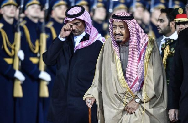 بلومبيرغ تنشر تفاصيل مثيرة حول زيارة الملك سلمان إلى موسكو