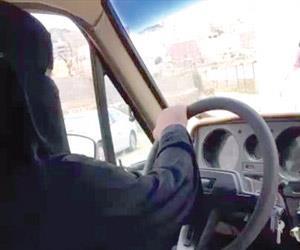 فتاة من عسير تقود السيارة منذ سن الـ12.. وتفضل السيارات "العادية" وتغير الإطارات بنفسها