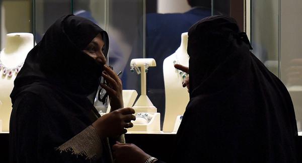وزارة العمل السعودية تتحدث عن خبر سار للسعوديات بعد 13 يوما.. بالعمل بمهنة جديدة!