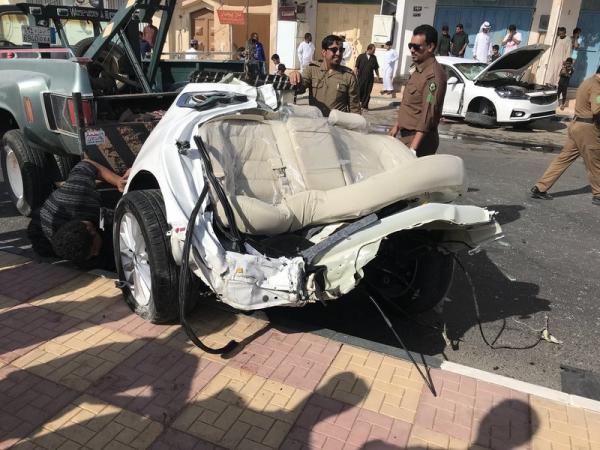 سعودي ينجو من الموت بأعجوبة بعد انشطار سيارته لنصفين - سبحان الله - (صور)