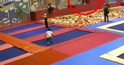 مقتل سياسي روسي أمام ابنه بقفزة خاطئة على إسفنج (فيديو)