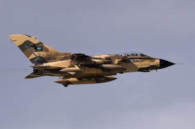 شاهد صور أولية لحطام مقاتلة التايفون السعودية التي أسقطها الدفاع الجوي يوم امس في سماء منطقة الخارد بمديرية نهم 