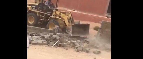 فيديو: سعودي عاد بعد توصيل أطفاله للمدرسة فلم يجد بيته، فما الذي حصل؟