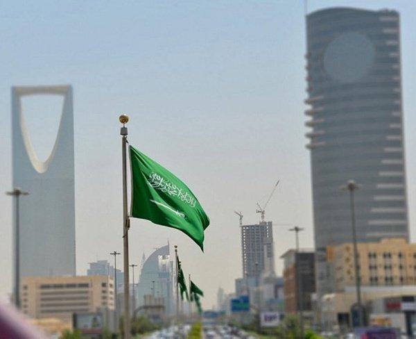 شاهد الاخبار الكاملة للإطاحة والإعتقالات التي شملت الأمراء والوزراء السعوديين