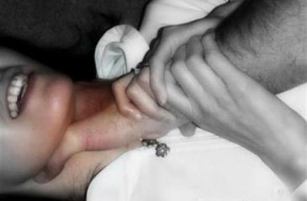 رجل يقتل زوجته بالتعاون مع شقيقتها ورميها بمزرعة قات !